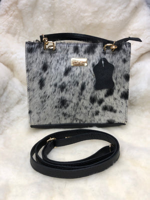 Bolsa de Couro GD Mini Bella - Cor Preto com Pelo Preto e branco - Ref.: 5033