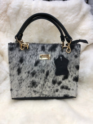 Bolsa de Couro GD Mini Bella - Cor Preto com Pelo Preto e branco - Ref.: 5033