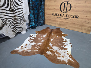 Tapete de Couro Marrom e Branco - Tamanho: 2,40 x 1,95 - Lot.04 - Ref.: 151509(43)