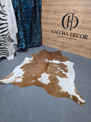 Tapete de Couro Marrom e Branco - Tamanho: 2,18 x 2,03- Lot.04 - Ref.: 152522(45)