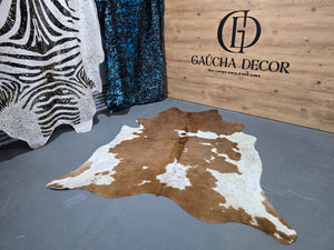 Tapete de Couro Marrom e Branco - Tamanho: 2,18 x 2,03- Lot.04 - Ref.: 152522(45)