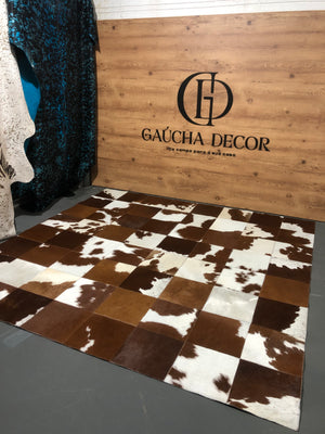 Tapete Costurado Marrom e Branco Quadrados De 30 X 30cm - Tamanho: 2,40 x 2,40 - SOMENTE POR ENCOMENDA.