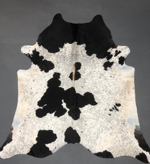 Tapete de Couro Salpicado Preto e Branco - Tamanho: 2,16 x 1,92 - Ref.: 2130