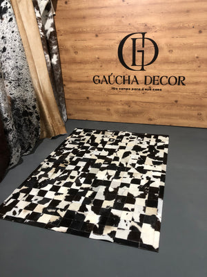 Tapete Costurado Preto e Branco Quadrados De 10 X 10cm com Borda - Tamanho: 1,50 x 2,00= 3,00m²- Ref.: 2252