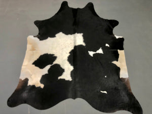 Tapete de Couro Preto e Branco - Tamanho: 2,20 x 1,95 - Ref.: 2941