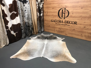 Tapete de Couro Cinza Bege - Tamanho: 2,30 x 1,86 - Ref.: 3080