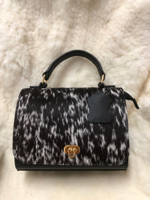 Bolsa de Couro GD Mini Py - Cor Preta com pelo Preto e Branco - Ref.: 2759