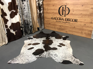 Tapete de Couro Salpicado Preto e Branco - Tamanho: 2,52 x 1,98 -Lot.03 - Ref.: 6366(19)