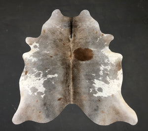 Tapete de Couro Cinza Bege, marrom - Tamanho: 2,03 x 1,75 - Lot. 04 - Ref.: 9806(05)