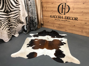 Tapete de Couro Tricolor - Tamanho: 2,33 x 1,86 - Lot. 04 - Ref.:  9738(13)