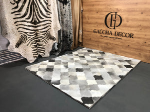 Tapete Costurado Geométrico Cinza claro, Bege e Preto - Tamanho: 2,50 x 2,00= 5,00m²- Lot.04 - Ref.: 9792(23)