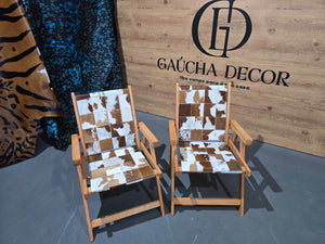 Kit Rústico de Cadeiras De Couro Legítimo Dobrável Cor Marrom e Branco Com Pés Madeira.