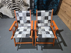 Kit Cadeiras De Couro Legítimo Dobrável Cor Salpicado Preto e Branco  Com Pés Madeira.